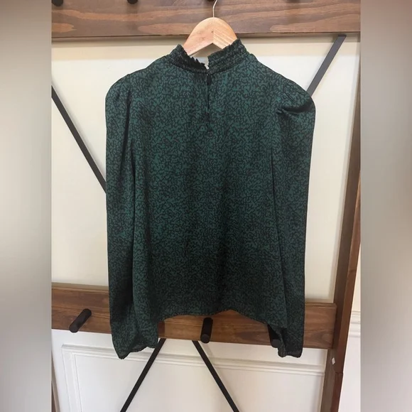 EUC size Medium Anthropologie Self Contrast Puff sleeve blouse - Picture 5 of 6